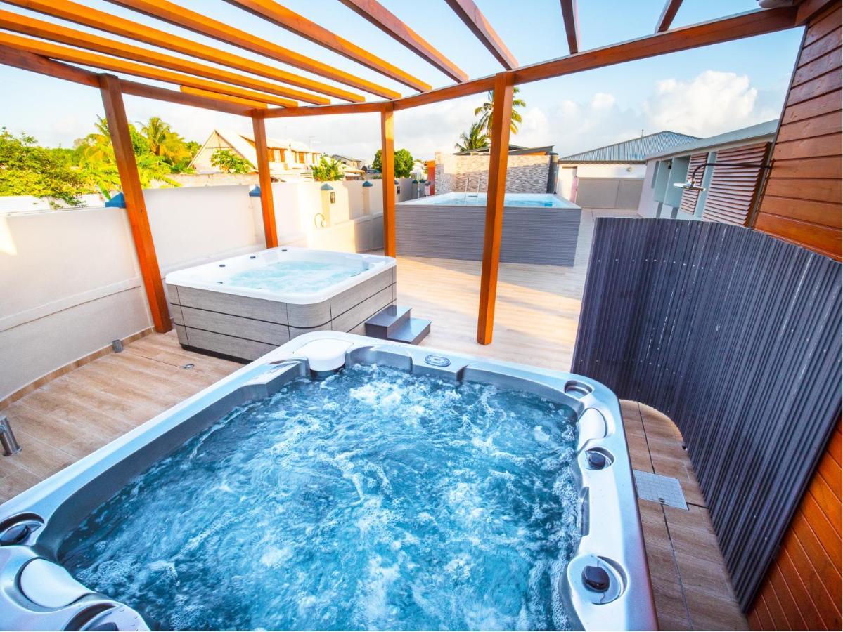 Evasion En Plein Coeur De La Ville Studio Jacuzzis Sauna Et Piscine Au Centre De بورت لويس المظهر الخارجي الصورة